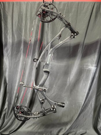 Used Hoyt RX-7 Left Hand Black 70-80 lbs Bow Keep Hammering  Condition: Used  Model: RX-7  Color: Black  Draw Weight: 80 lbs  Draw Length: 28.5  Dexterity: Left Hand