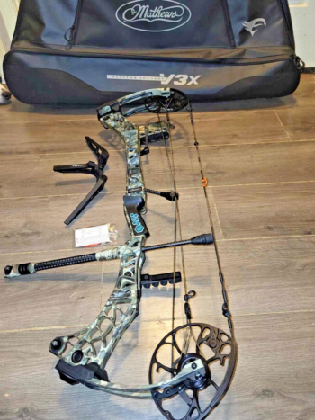 MATHEWS V3X 33  BOW 29" 75LBS RH - HIGH END EXTRAS & Custom case